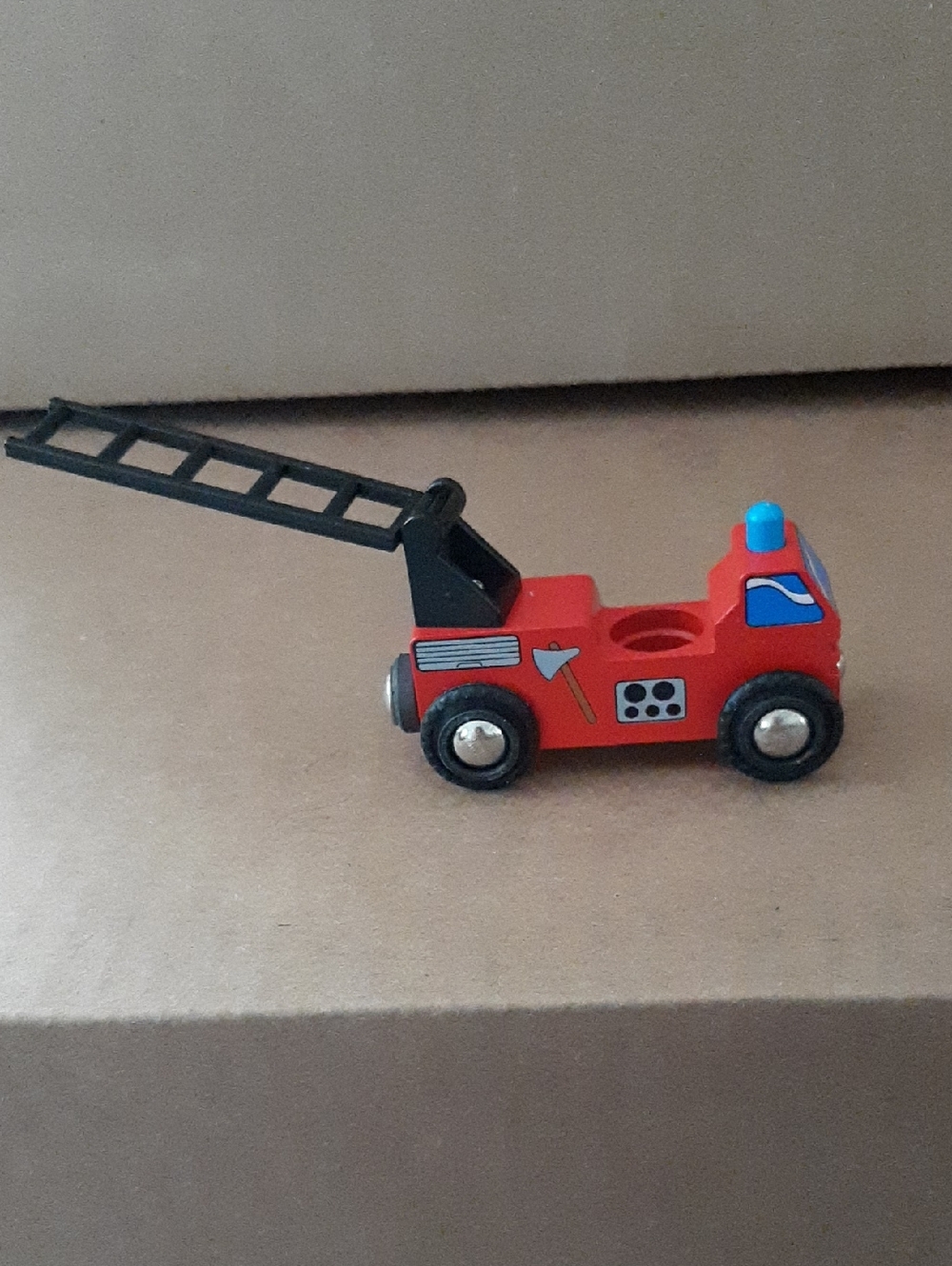 Brio Wooden Trucks - Picture 6 of 10